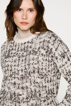 Camisola de lã com gola caixa