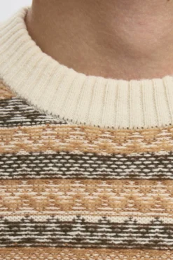 Camisola de lã com gola caixa