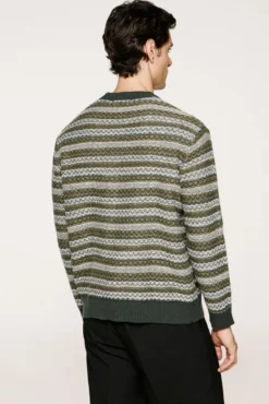 Camisola de lã com gola caixa