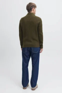 Camisola de malha com gola cruzada