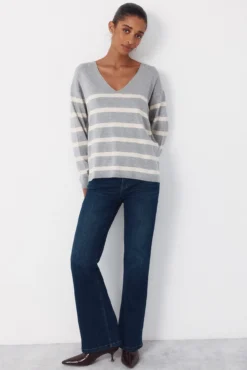 Camisola de malha decote bico