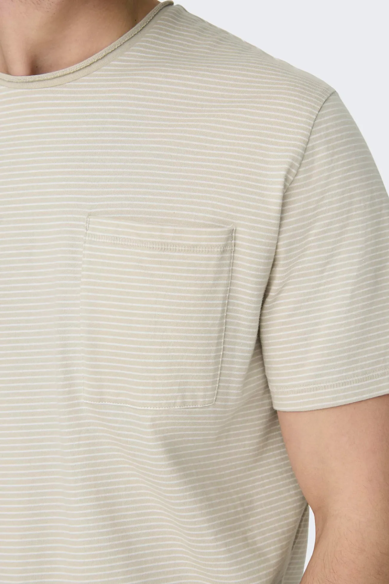 Camisola de manga curta com bolso