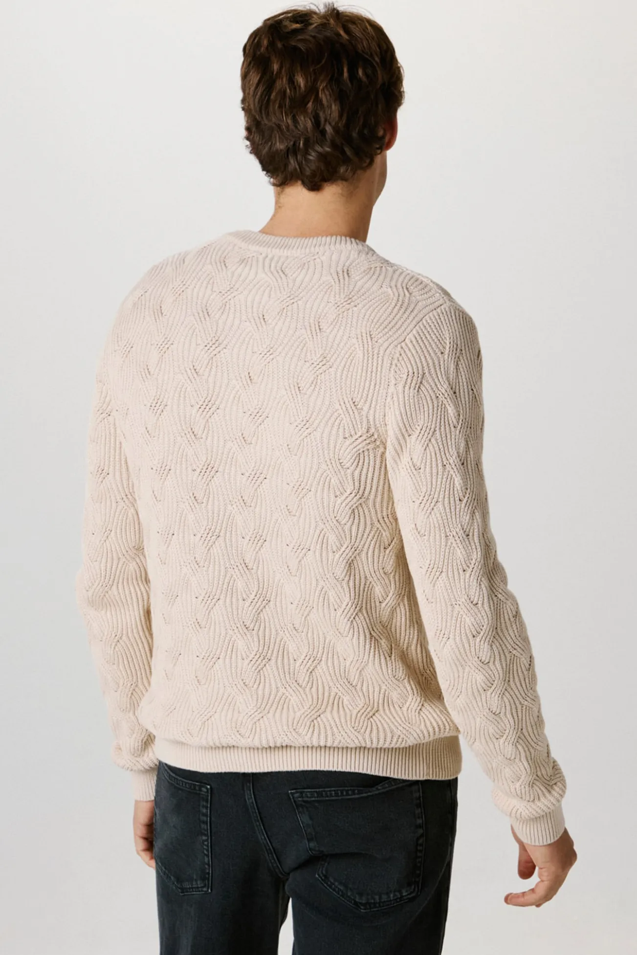 Camisola estruturada confeccionada em algodão orgânico.
