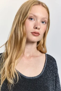Camisola Gola com fio metálico fino
