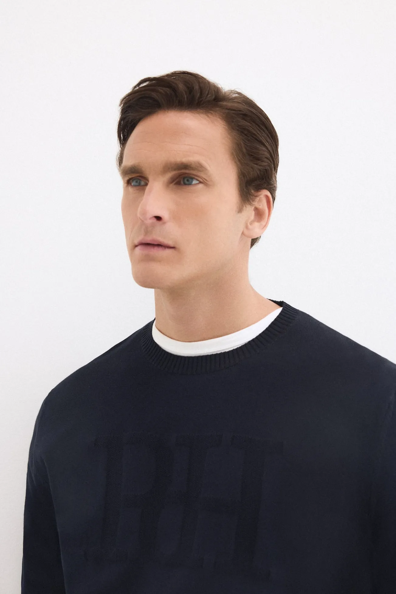 Camisola gola redonda logo grande no peito