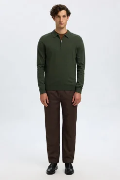 Camisola polo 100% algodão com meia fecho-éclair .