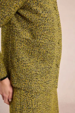 Casaco curta com estampado discreta