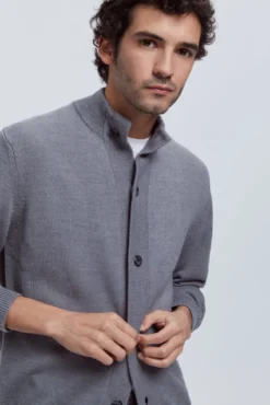 Casaco de malha com botões