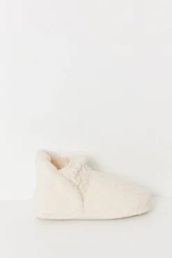 Chinelos com botas marfim
