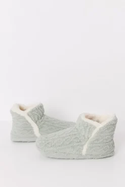 Chinelos com botas verde