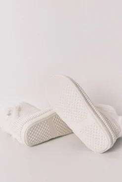 Chinelos de quarto botas canelado lurex branco