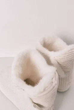 Chinelos de quarto botas canelado lurex branco