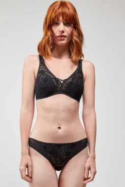 Classic lace lace