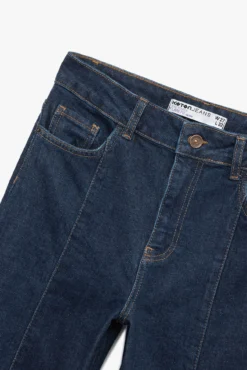 Colete de ajuste padrão com gola polo