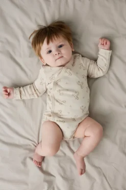 Conjunto de dois bodys neutros para bebé