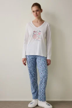 Conjunto de pijama de manga comprida com estampado de xícara de chá e gola em V