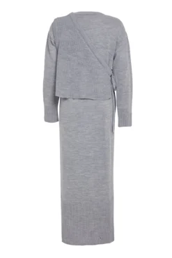 Conjunto de vestido e casaco de malha