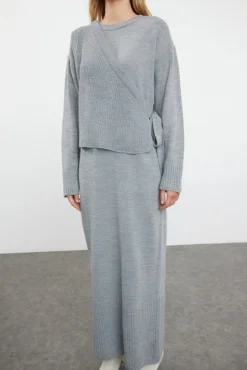 Conjunto de vestido e casaco de malha