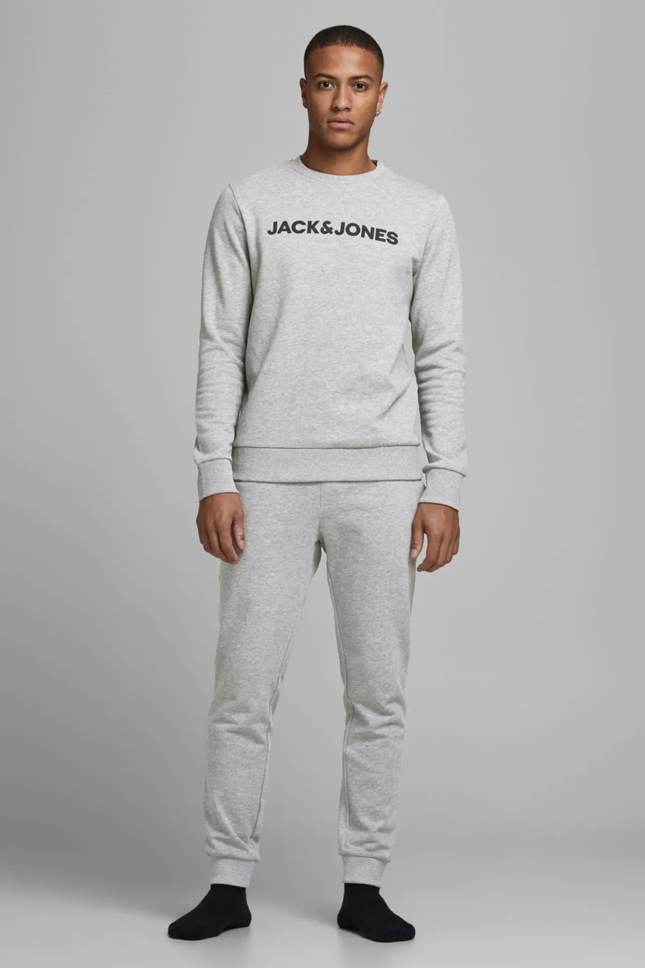 Conjunto t-shirt e calças