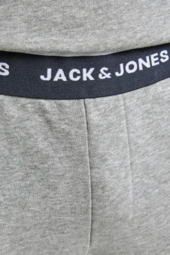 Conjunto t-shirt e calças