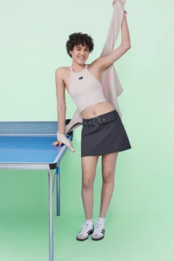 Crop top halter sem costuras cinzento