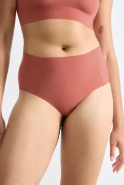 Cueca alta sem costuras