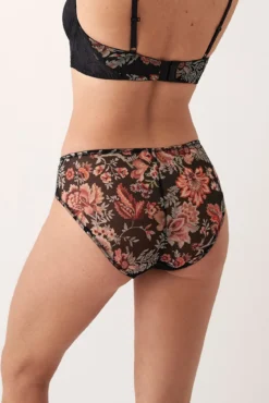 Cueca brasileira com renda estampada