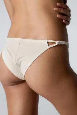 Cueca Brasileira Creme Peônia