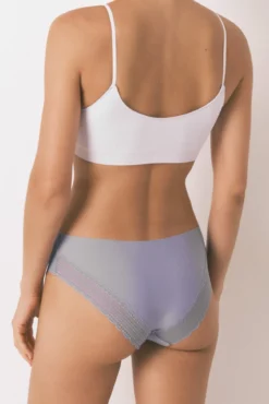 Cueca clássica de microfibra de renda lilás