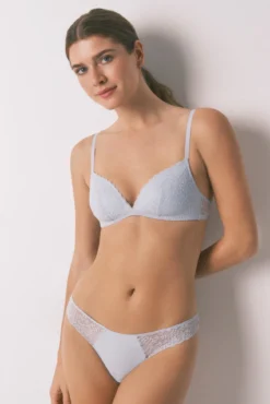 Cueca clássica de microfibra e renda azul