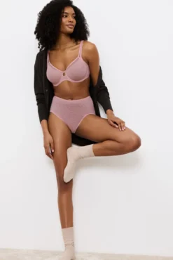 Cueca clássica de renda renda alta