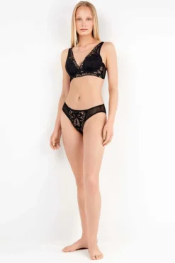 Cueca clássica guipur com corte biquíni, renda e tule