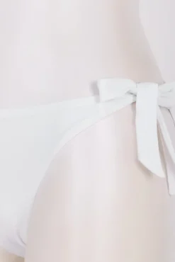 Cueca de biquíni brasileira com laços