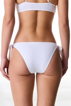 Cueca de biquíni brasileira com laços
