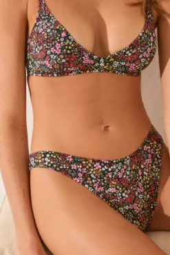Cueca de biquíni brasileira preta mini floral