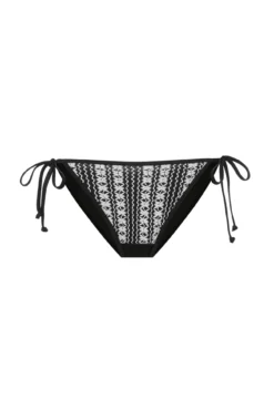 Cueca de biquíni preta clássica de crochet