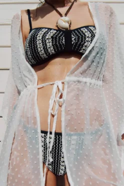 Cueca de biquíni preta clássica de crochet