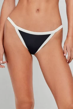 Cueca de biquíni preta com borda contrastante