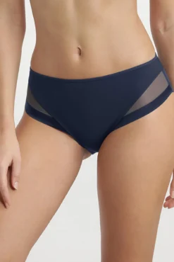 Cueca de microfibra e tule