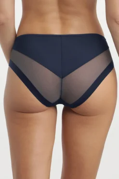 Cueca de microfibra e tule