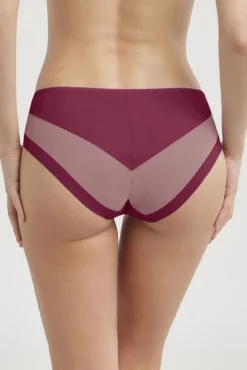 Cueca de microfibra e tule