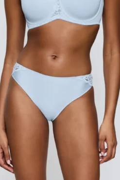 Cueca de renda clássica