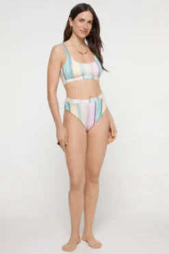 Cuequinha alta de biquíni com estampado às riscas.