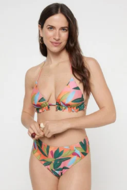 Cuequinha de biquíni com estampado em forma de folha.