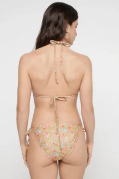 Cuequinha de biquíni com laço lateral e estampado floral.