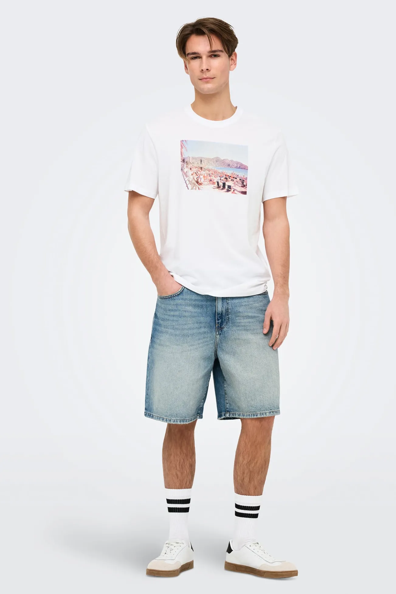 Herren-T-Shirt mit regular fit Passform. 100 % Bio-Baumwolle.