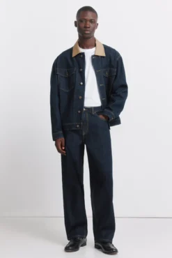 Jaqueta jeans oversized com gola contrastante