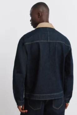 Jaqueta jeans oversized com gola contrastante