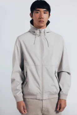 Jaqueta softshell com capuz