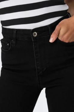 Jeans cigarro cintura alta